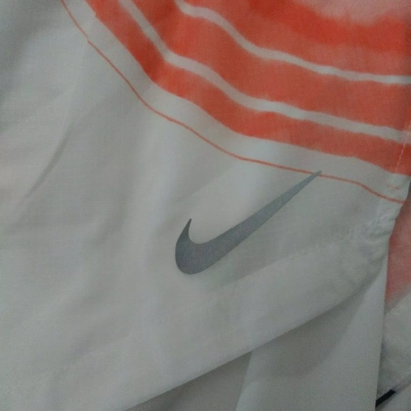 NIKE 2 IN 1 RUNNING SHORTS | SIZE M | AJ9107 121 - Picture 6 of 6